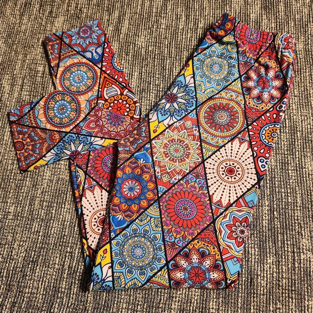 Kathy Leggings OS One Size Colorful Vibrant Geometic Mandala Pattern